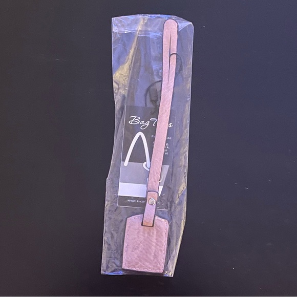 NWT “K•Carroll” Bag Tag,  Monogram Letter "J" Pink Bag Tag with "White" Letter - Picture 4 of 5